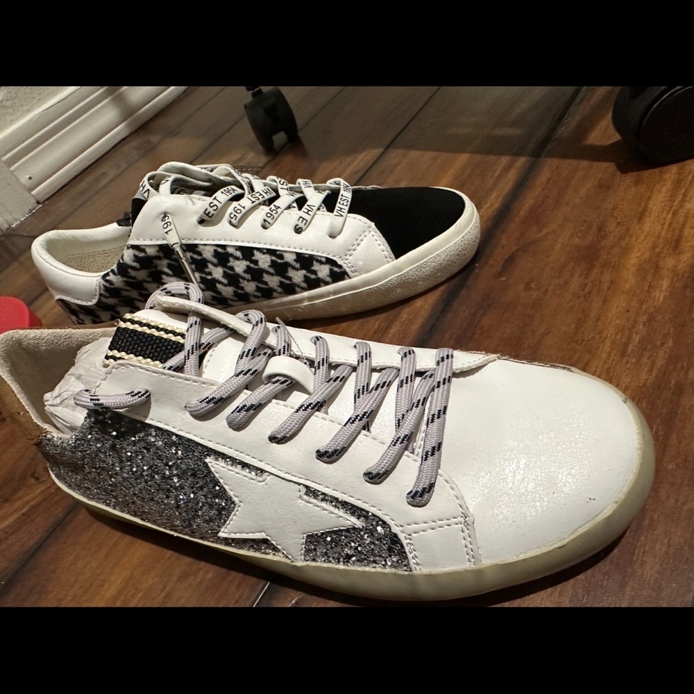 Stylish Black and White Sneakers with Glitter